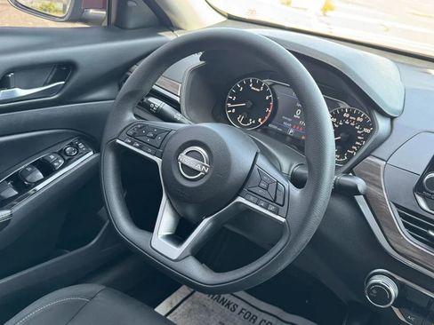 Used 2023 Nissan Altima 2.5 SV image 11