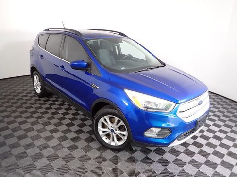 Used 2018 Ford Escape SE w/ SE Sync 3 Package AWD/4WD image 10