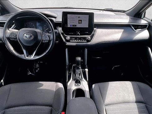 Used 2023 Toyota Corolla Cross SE image 13