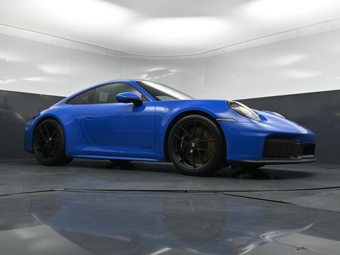 Used 2025 Porsche 911 Carrera GTS RWD image 29