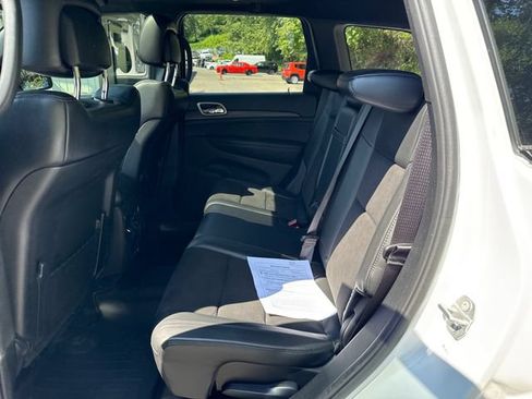 Used 2019 Jeep Grand Cherokee Altitude AWD/4WD image 13