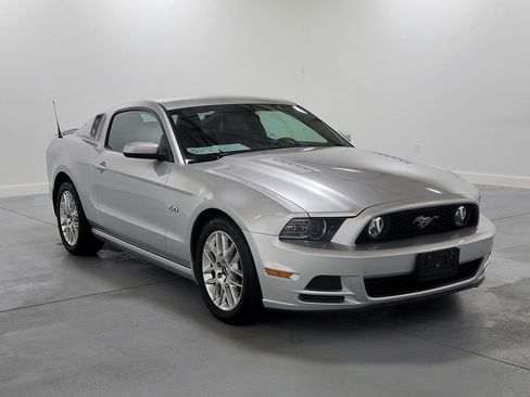 Used 2014 Ford Mustang GT Premium RWD image 2