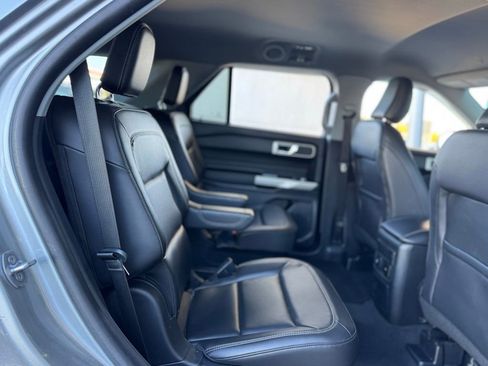 Used 2022 Ford Explorer XLT w/ Equipment Group 202A image 25