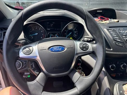 Used 2016 Ford Escape SE FWD image 9