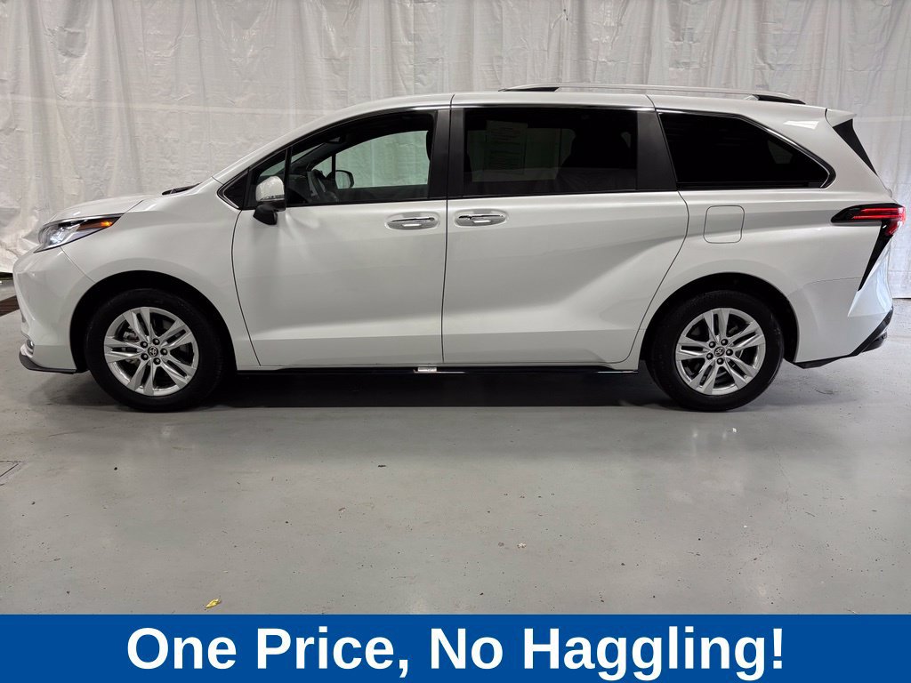 Used 2026 Toyota Sienna Limited FWD image 4