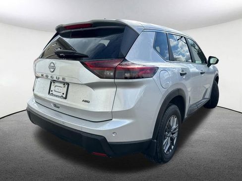 Used 2025 Nissan Rogue S AWD/4WD image 13