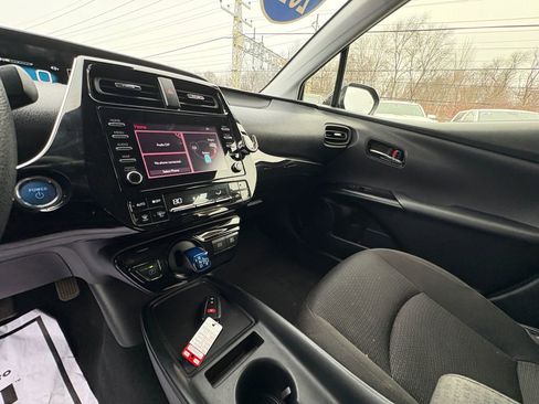 Used 2020 Toyota Prius LE image 25