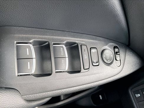 Used 2018 Honda Accord EX-L image 26