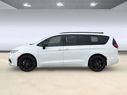 New 2026 Chrysler Pacifica Select w/ S Appearance Package FWD image 2