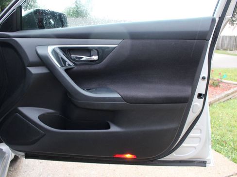 Used 2013 Nissan Altima 2.5 SV FWD image 34