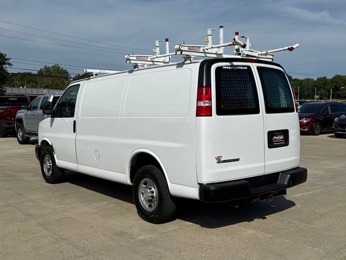 Used 2018 Chevrolet Express 3500 w/ Driver Convenience Package RWD image 4