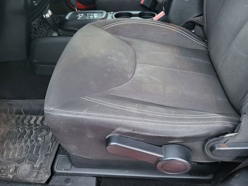 Used 2018 Jeep Wrangler Sahara w/ Connectivity Group image 24