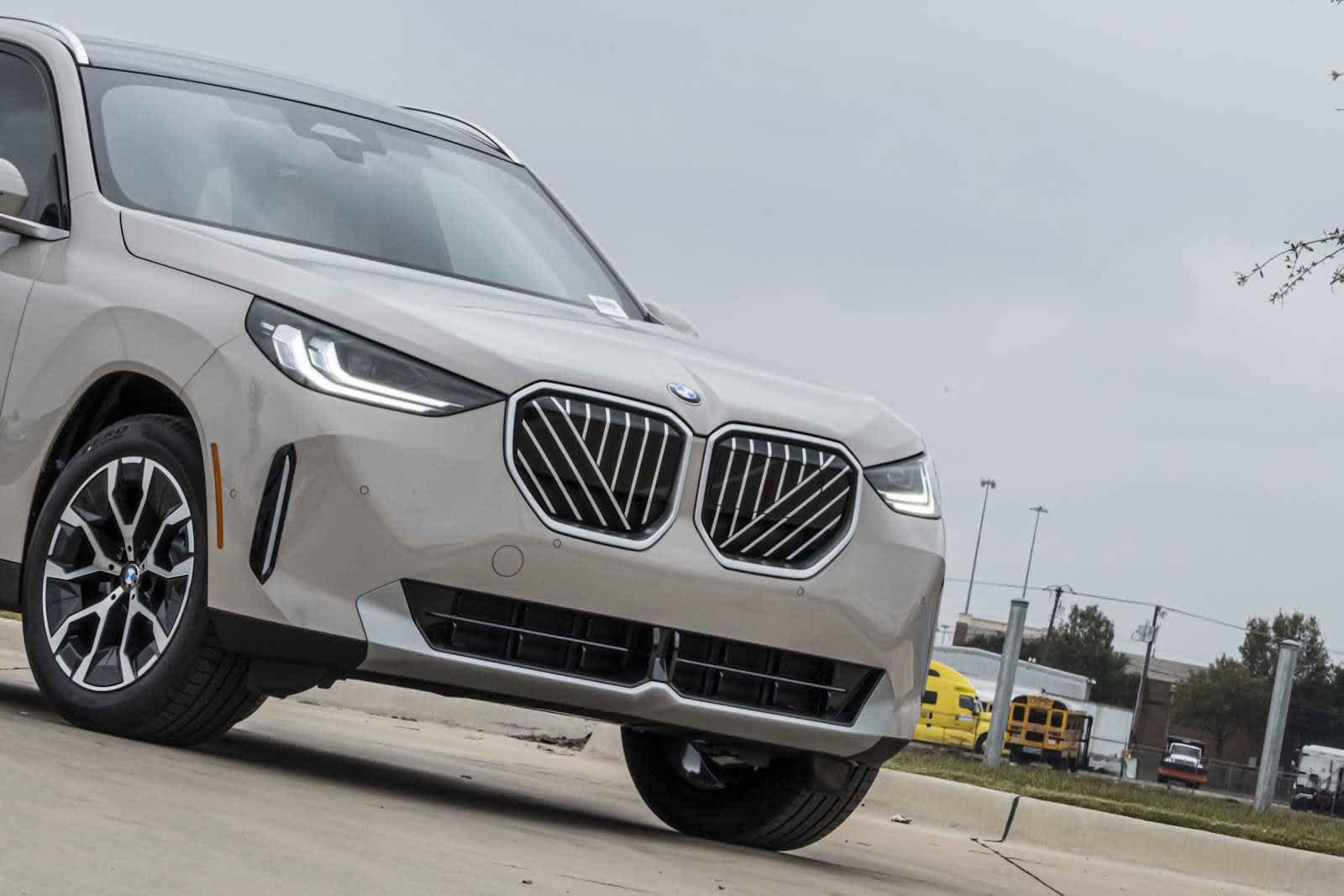 Used 2026 BMW X3 xDrive30i w/ Convenience Package AWD/4WD image 3