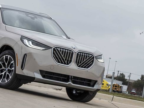 Used 2026 BMW X3 xDrive30 w/ Convenience Package AWD/4WD image 3