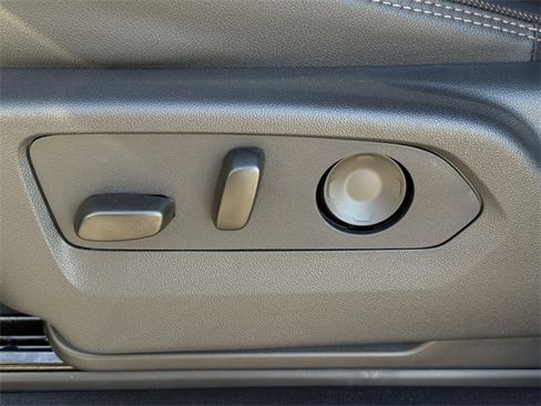 New 2026 Chevrolet Suburban High Country image 25