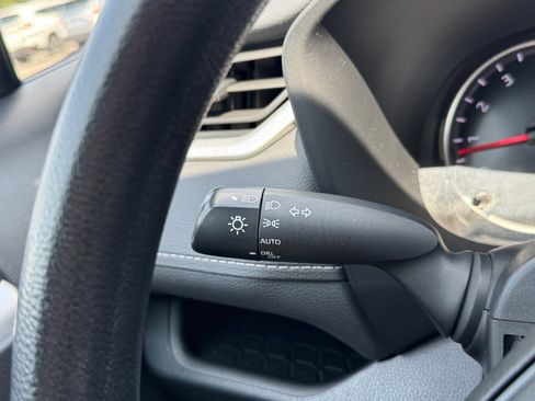 Used 2022 Toyota RAV4 XLE AWD/4WD image 19