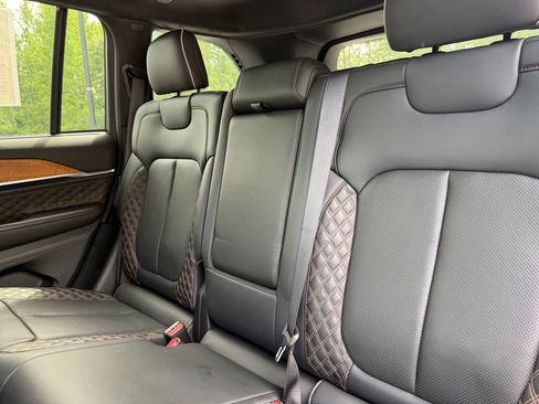 Used 2022 Jeep Grand Cherokee Summit AWD/4WD image 13