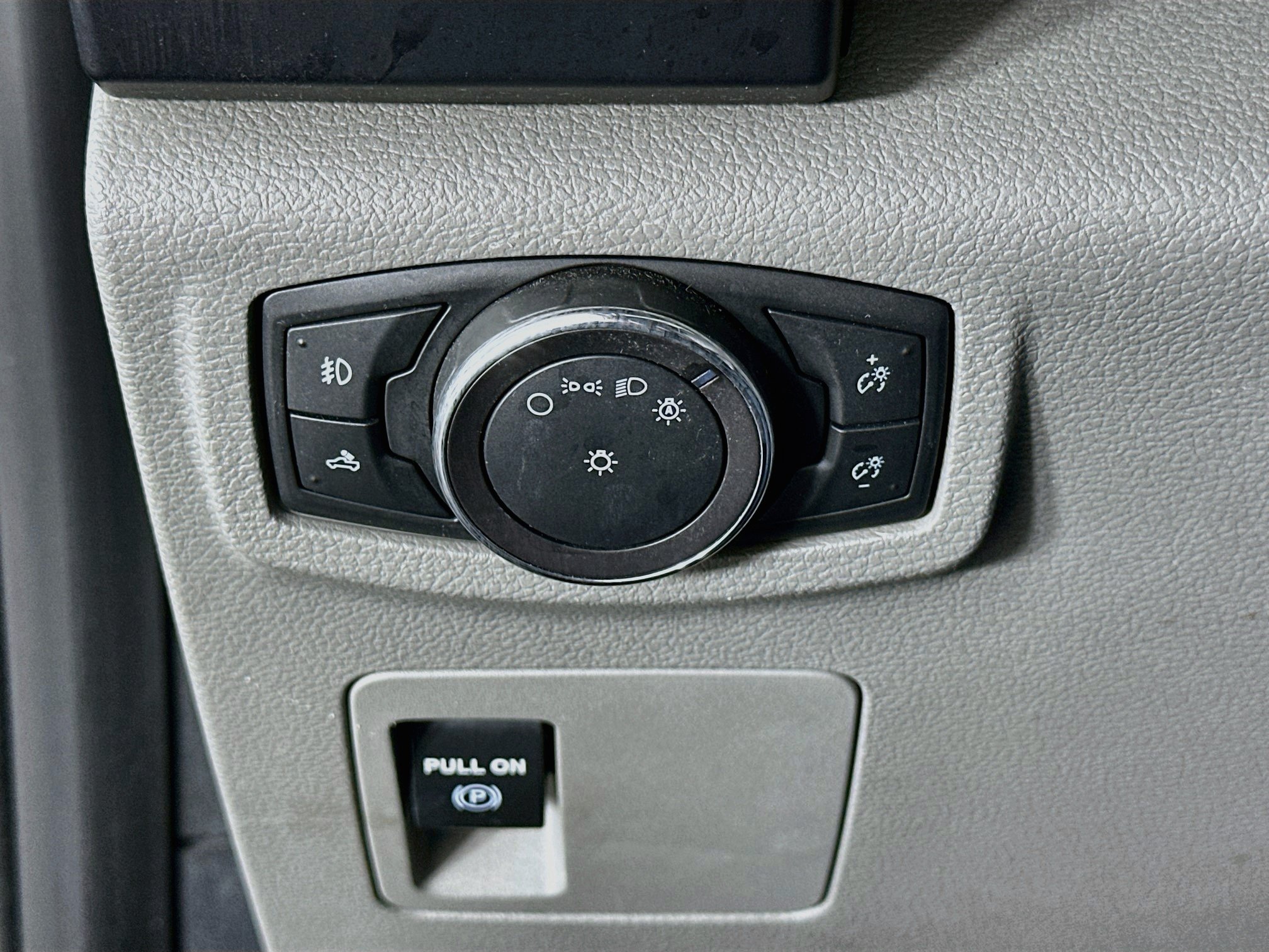 Used 2017 Ford F150 XL w/ Equipment Group 101A Mid RWD image 16