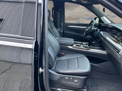 Used 2025 Cadillac Escalade ESV Sport Platinum w/ LPO, Floor Liner Package image 30