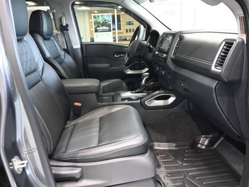 Used 2023 Nissan Frontier SV w/ SV Premium Package image 11