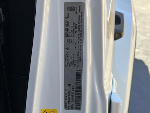 Used 2022 Jeep Wrangler Unlimited Sahara image 29