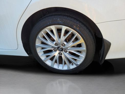 Used 2018 Toyota Camry XLE image 21