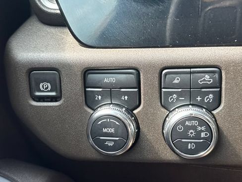 Used 2025 GMC Sierra 1500 SLT AWD/4WD image 29