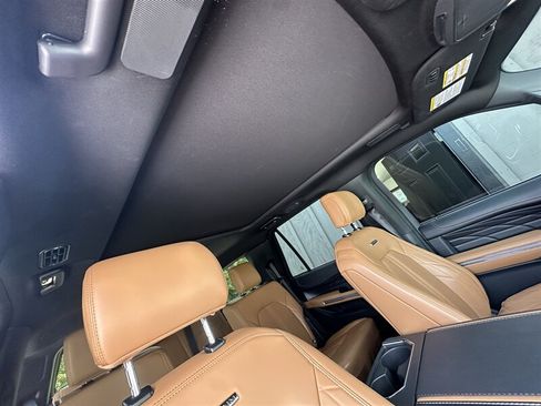 Used 2024 Ford Expedition Platinum AWD/4WD image 17