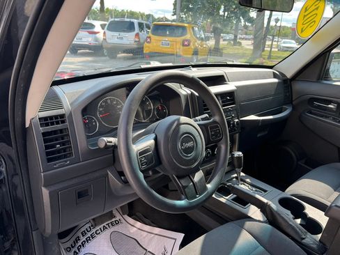 Used 2012 Jeep Liberty Sport RWD image 10