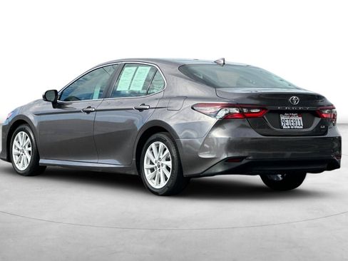 Used 2022 Toyota Camry LE w/ Convenience Package FWD image 4
