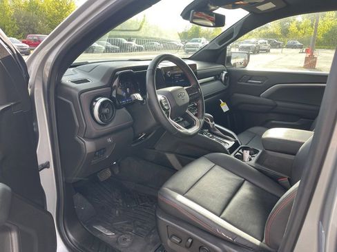 Used 2023 Chevrolet Colorado Z71 w/ Z71 Convenience Package 2 AWD/4WD image 13