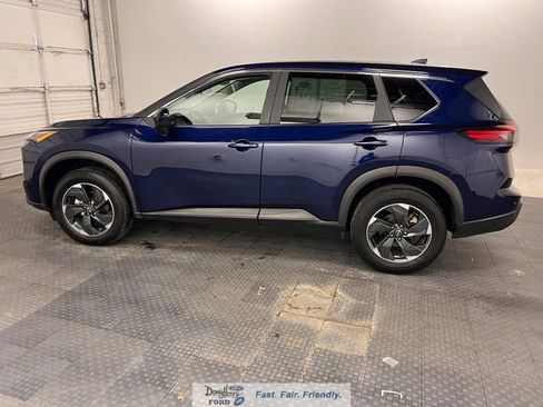 Used 2025 Nissan Rogue SV AWD/4WD image 4