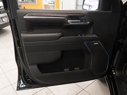 Used 2024 Chevrolet Silverado 1500 LTZ w/ LTZ Premium Package AWD/4WD image 6