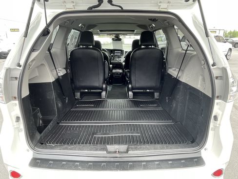 Used 2019 Toyota Sienna SE w/ SE Preferred Package AWD/4WD image 9