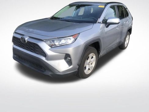 Used 2020 Toyota RAV4 XLE FWD image 2