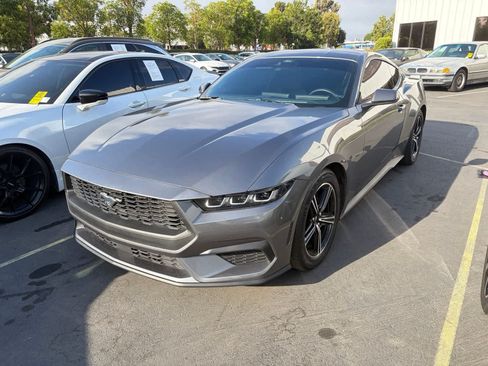 Used 2025 Ford Mustang Coupe RWD image 1