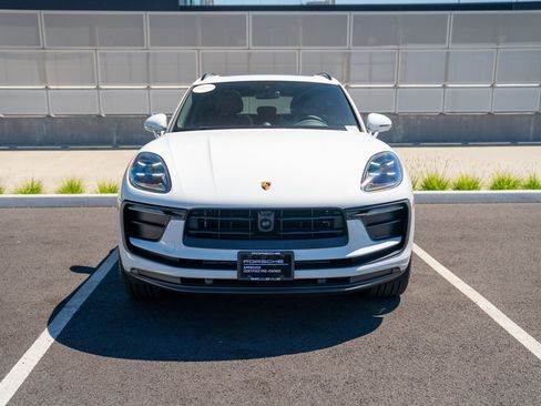 Certified 2026 Porsche Macan AWD/4WD image 6