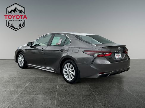 Used 2024 Toyota Camry SE FWD image 3