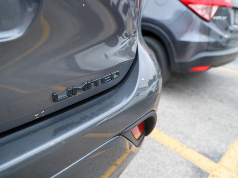 Used 2021 Toyota Highlander Limited image 12