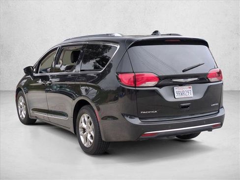Used 2018 Chrysler Pacifica Limited image 7