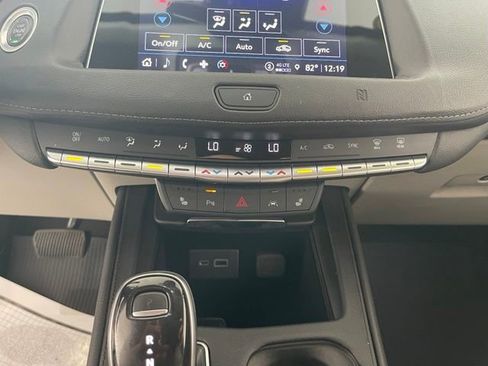Used 2021 Cadillac XT4 Premium Luxury w/ Cold Weather Package AWD/4WD image 41