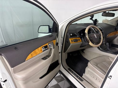 Used 2013 Lincoln MKX FWD image 11