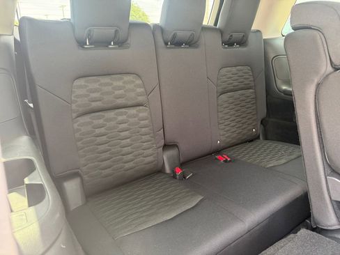 Used 2025 Nissan Pathfinder SV FWD image 25