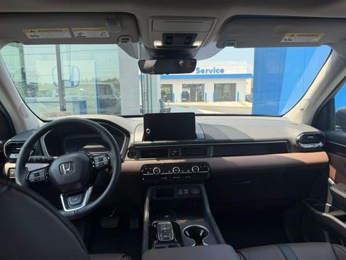 Used 2025 Honda Pilot Elite image 12