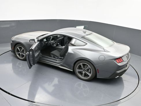 Used 2025 Ford Mustang Coupe image 30