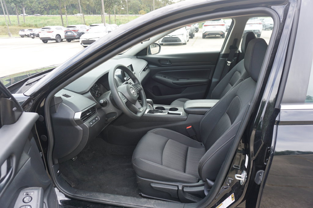 Used 2023 Nissan Altima 2.5 S FWD image 2