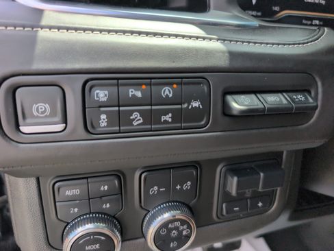 Used 2023 GMC Yukon Denali Ultimate AWD/4WD image 28