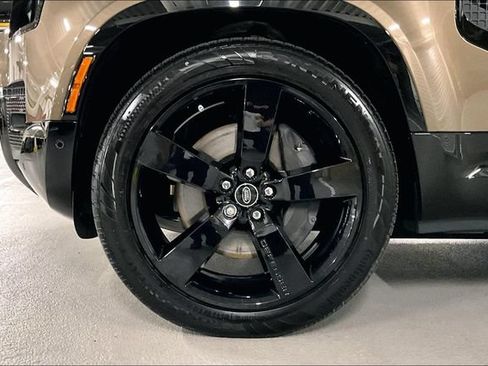 Certified 2025 Land Rover Defender 130 X-Dynamic SE AWD/4WD image 8