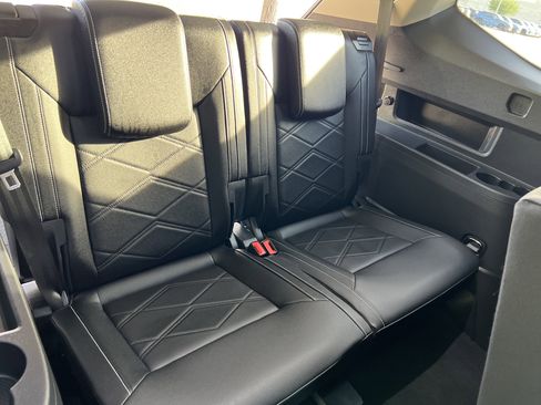 Certified 2025 Volkswagen Atlas SE w/ Panoramic Sunroof Package image 30