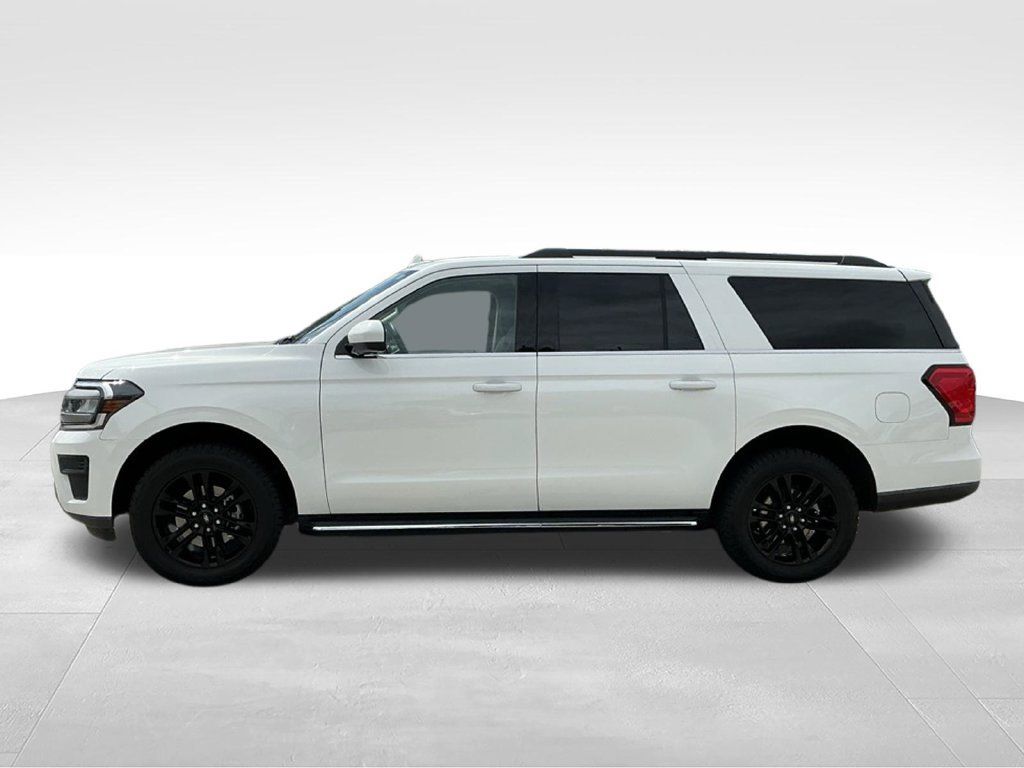 Used 2023 Ford Expedition Max XLT RWD image 3